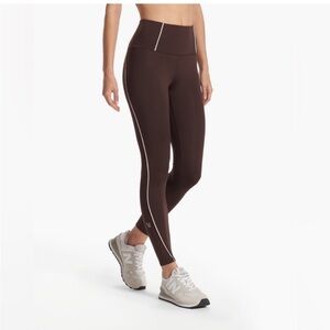 Vuori Evolve Lunar Legging in brown